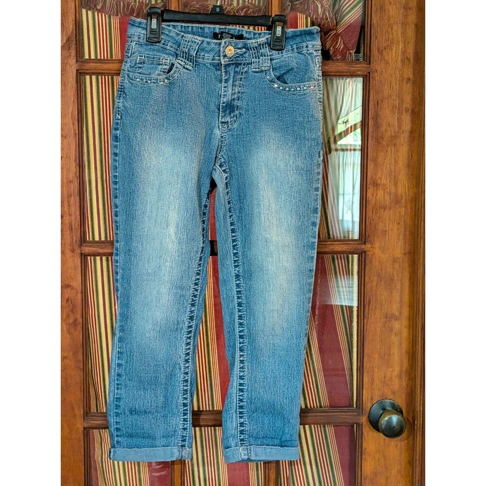Roz and Ali Capri Jeans Cuffed Rhinestone Decoration Flap Pockets Light Wash